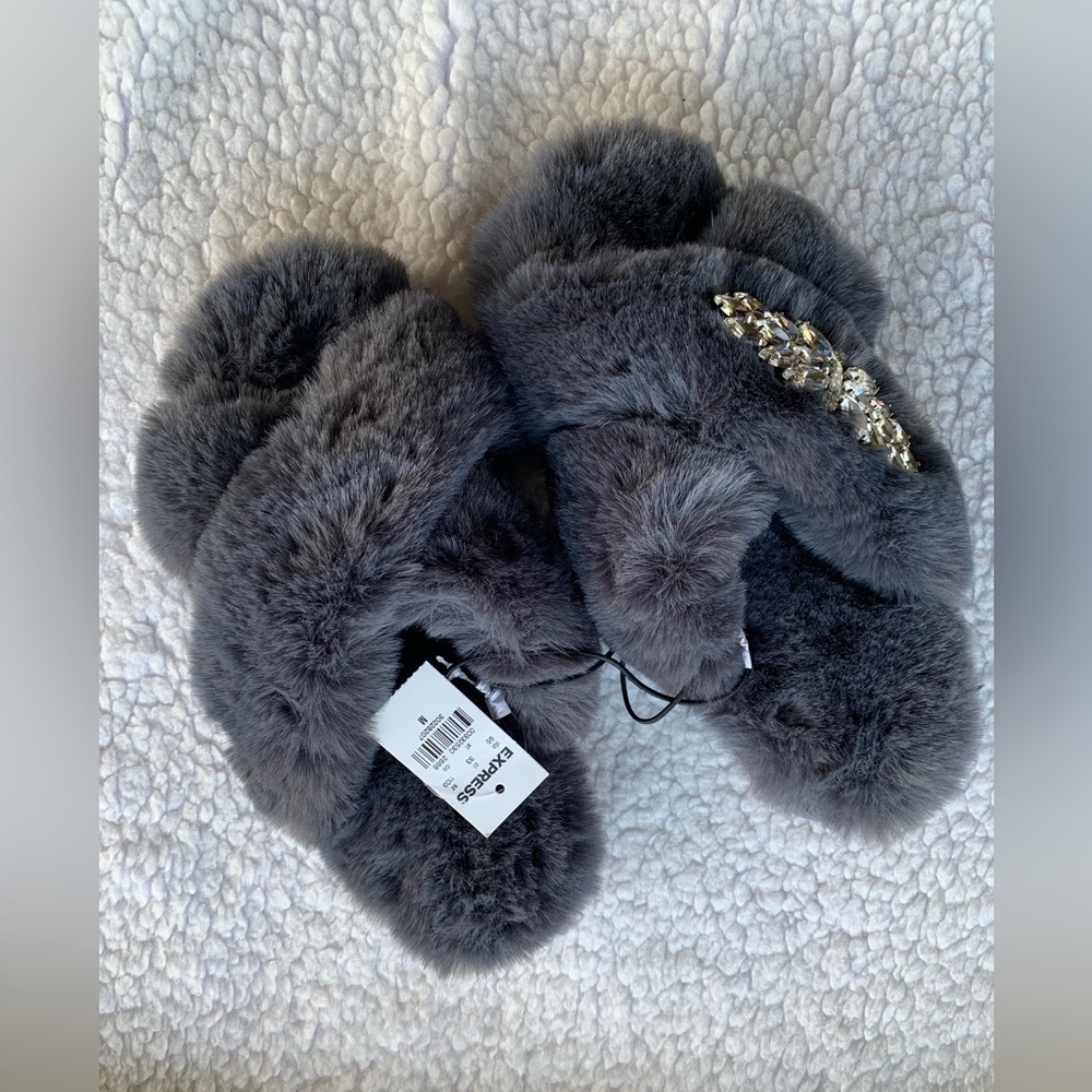 Express Women’s Fuzzy Slippers Gray w/ Rhinestone embellishment Size 7